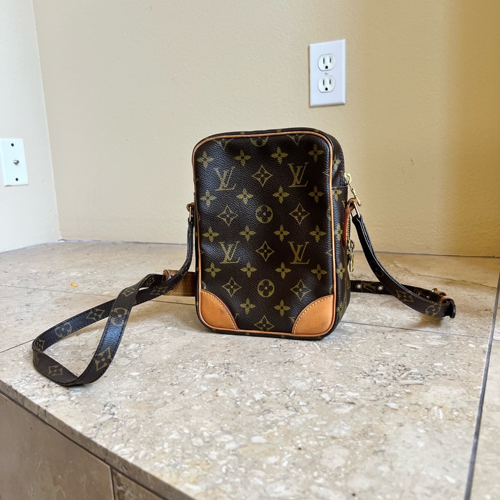 Louis Vuitton Amazon Crossbody - Picture 3 of 11
